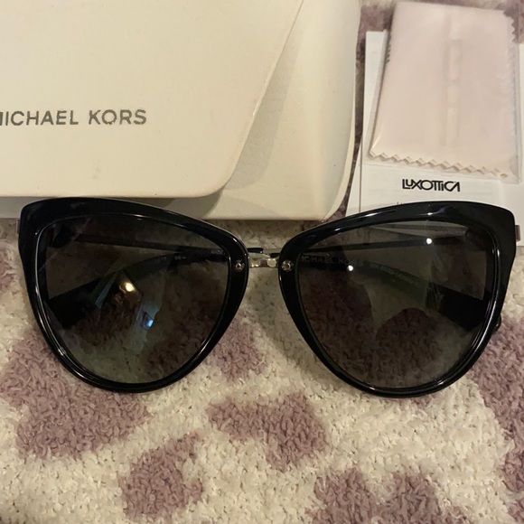 Michael Kors MK 6039 Abela Ii Sunglasses Black - Picture 1 of 6